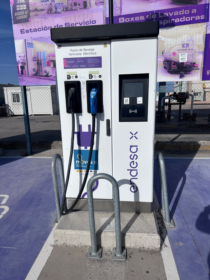 Gasóleos Cantalejo - maquina recarga de vehículos eléctricos